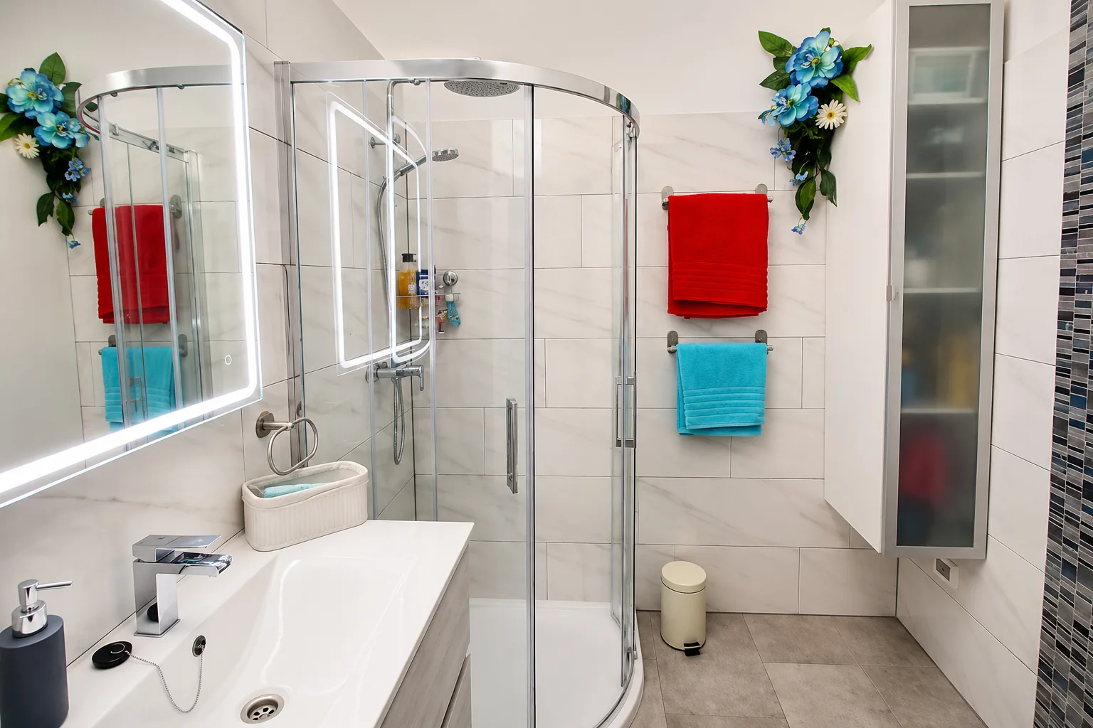 Modernes Badezimmer